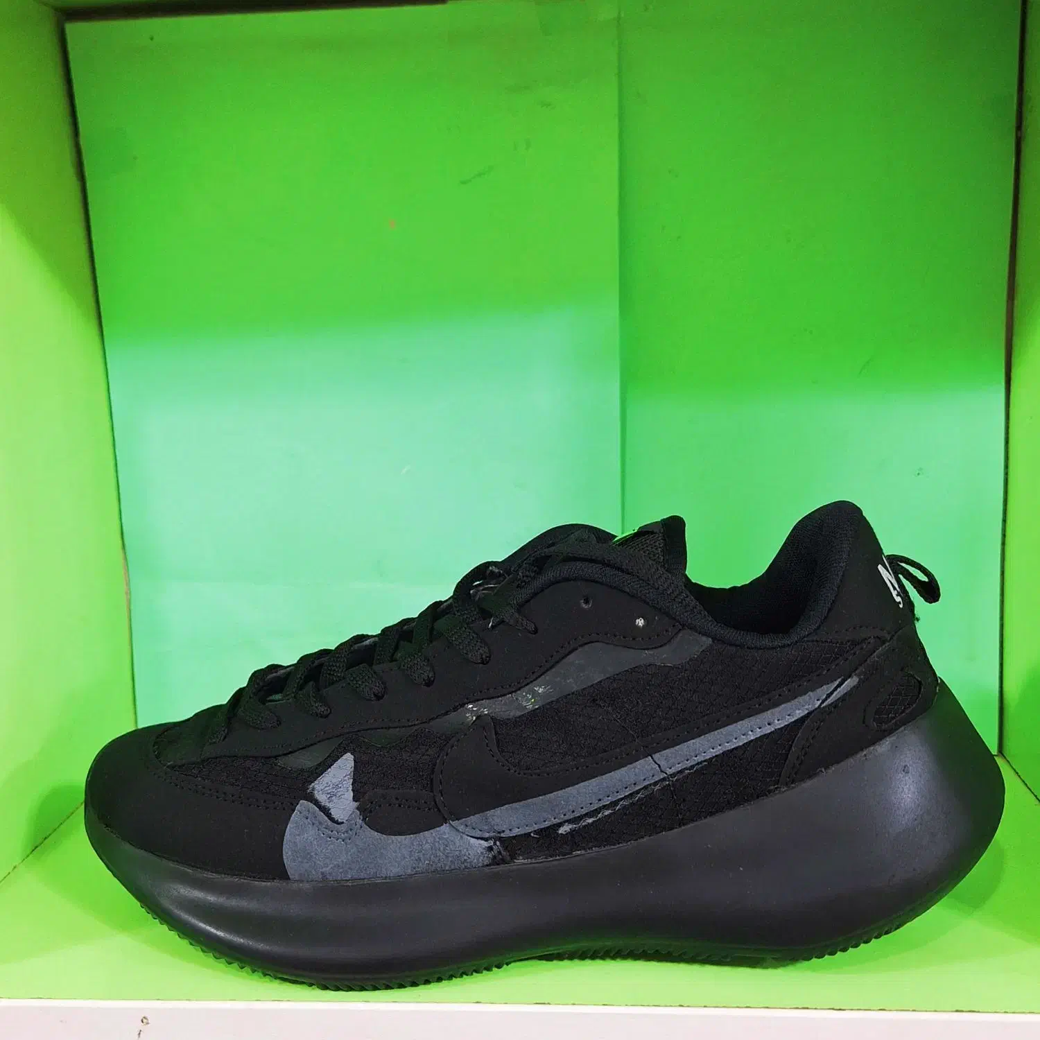 کفش دو نایک|کیف، کفش، کمربند|اردبیل, |دیوار