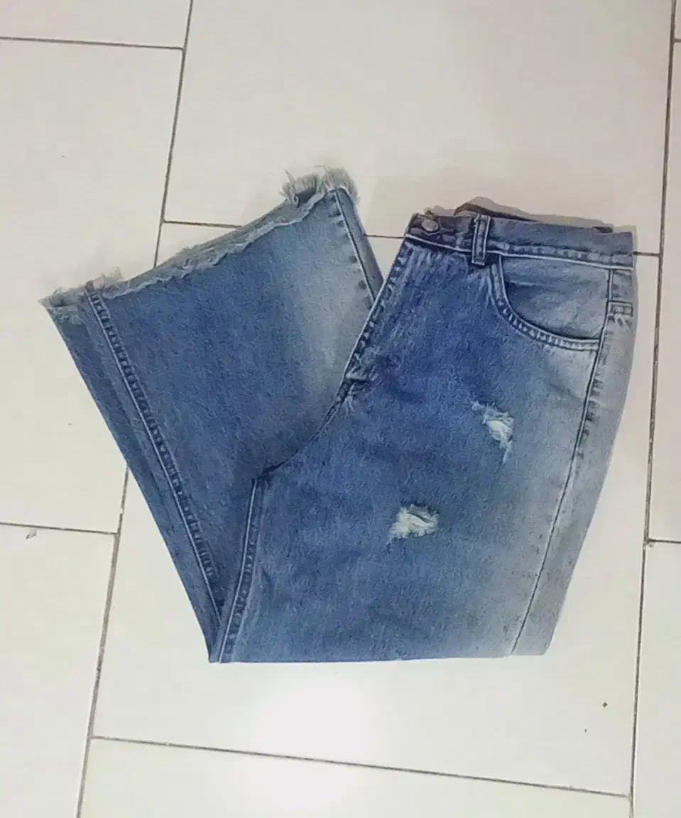 شلوار جین واید لگ دم پا ریش رنگ جذاب تینتی|لباس|گناباد, |دیوار