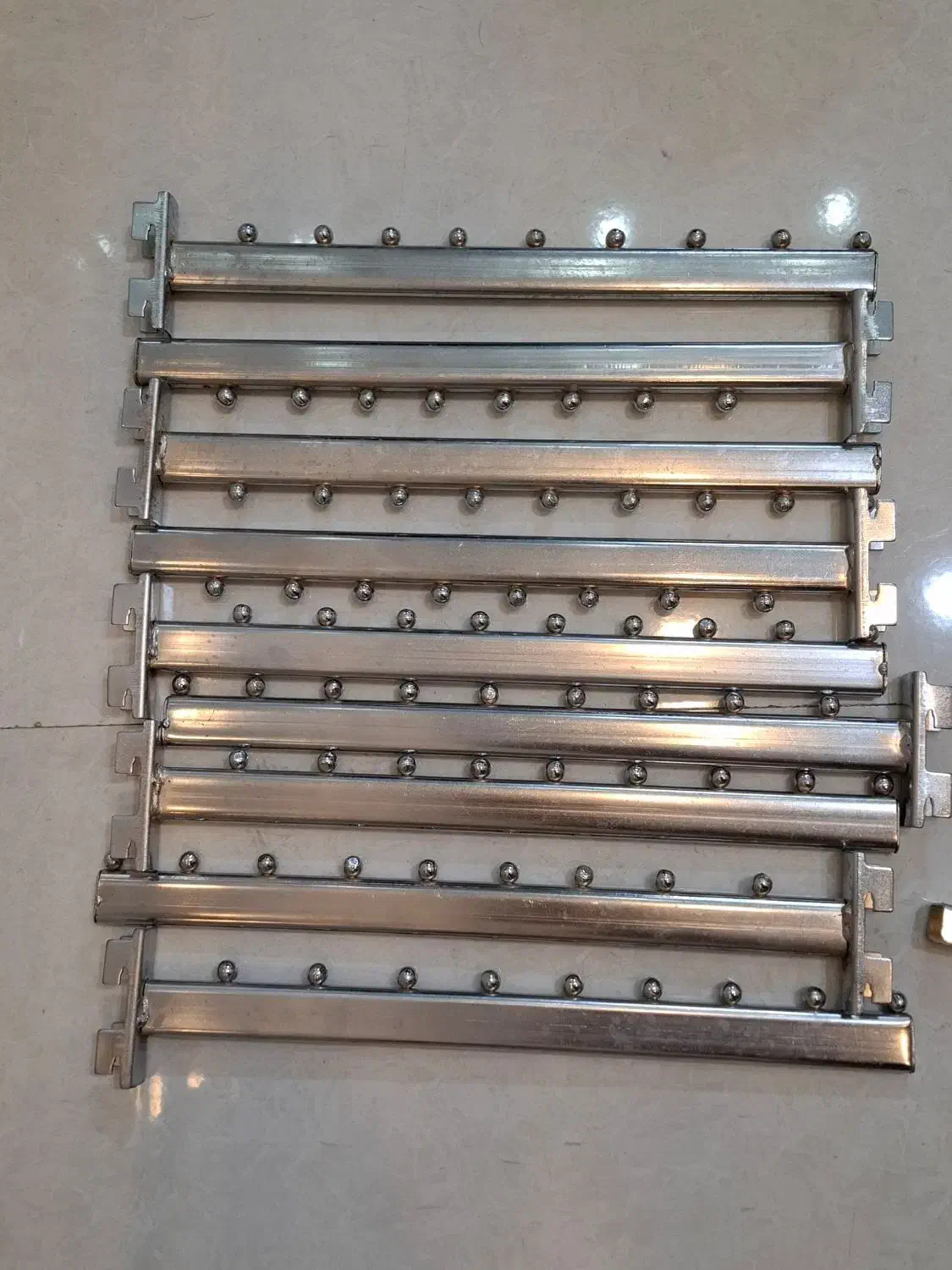 تعدادی چوب لباسی و رگال دیواری بوتیک نصف قیمت خرید|فروشگاه و مغازه|شیراز, شهرک فرهنگیان|دیوار