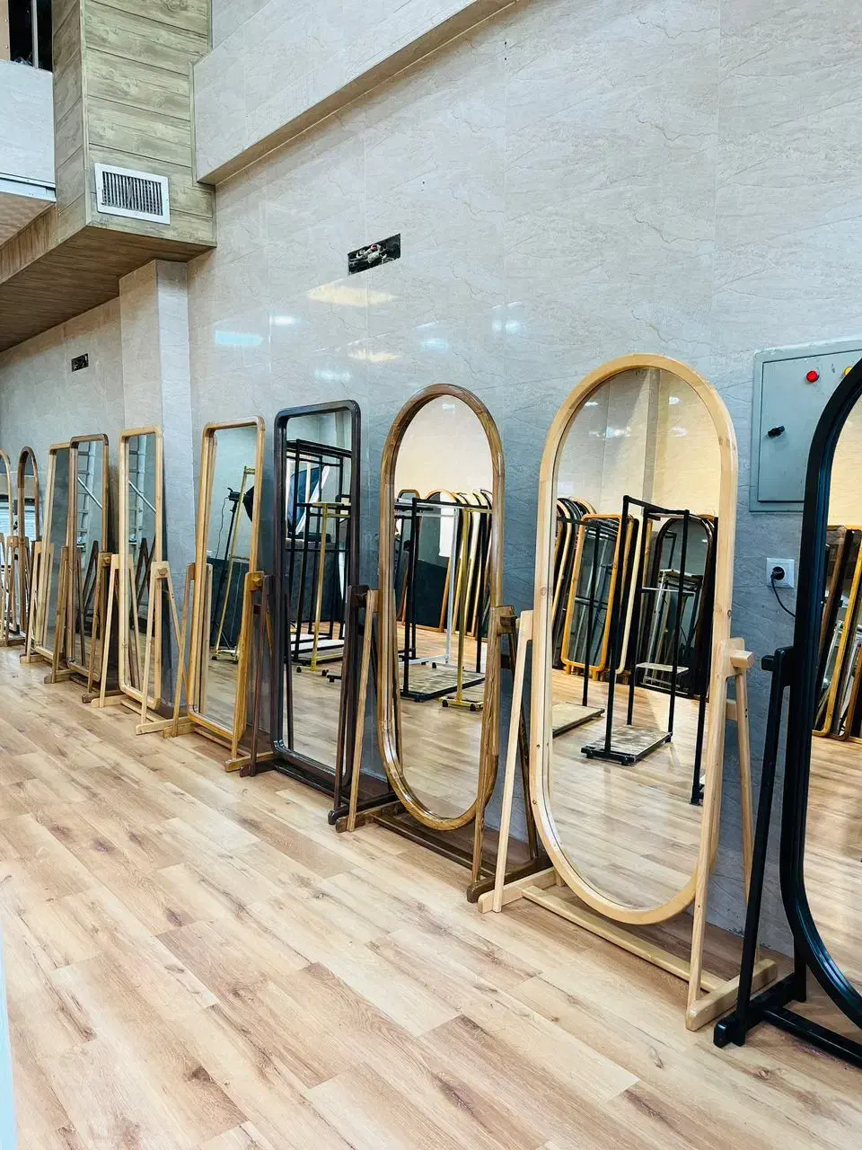 آینه|آینه|ارومیه, |دیوار