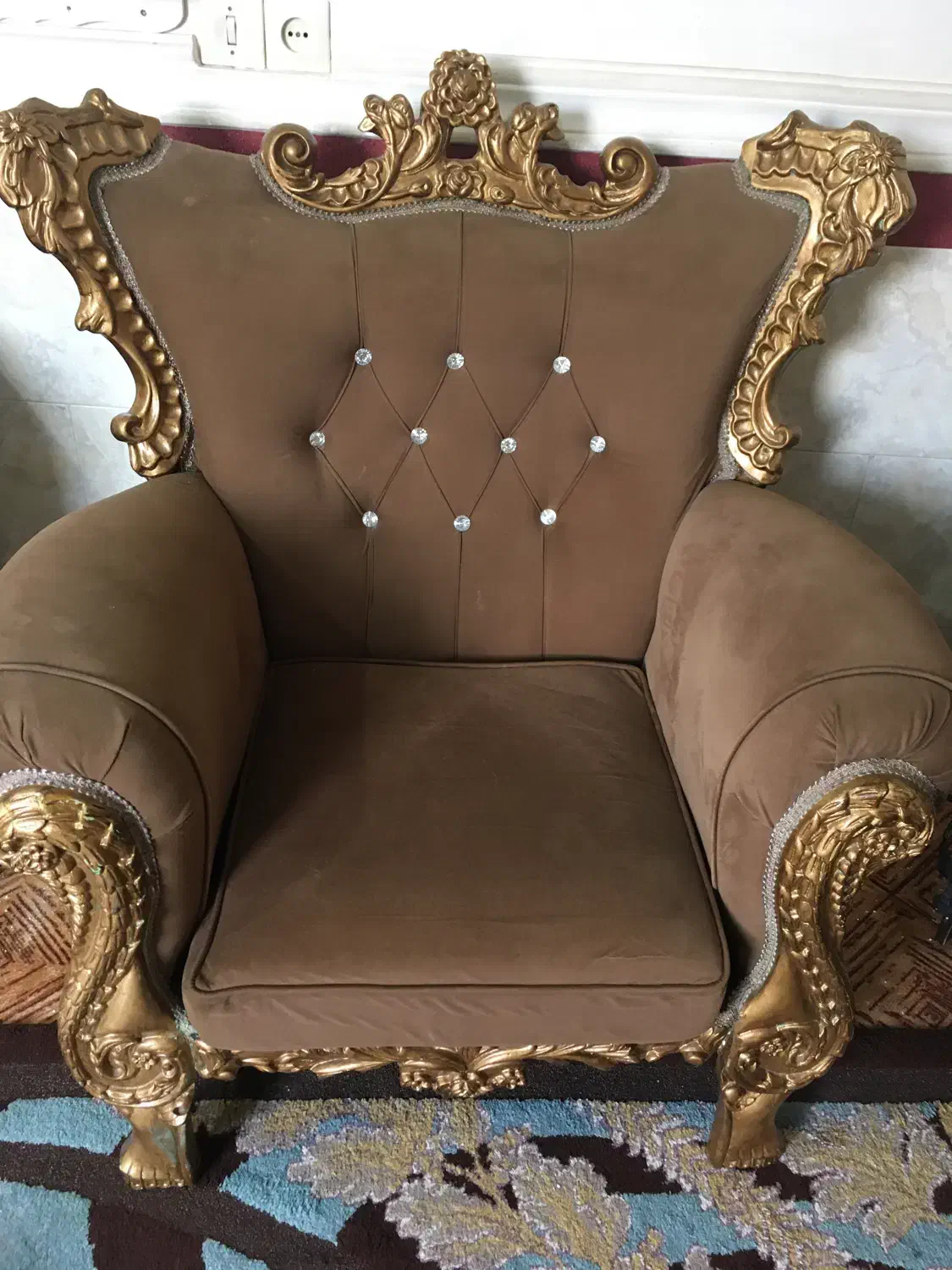 دو دست مبل هفت نفره کاملا سالم قیمت ۱۵ میلیون|مبلمان خانگی و میز عسلی|بندر گناوه, |دیوار