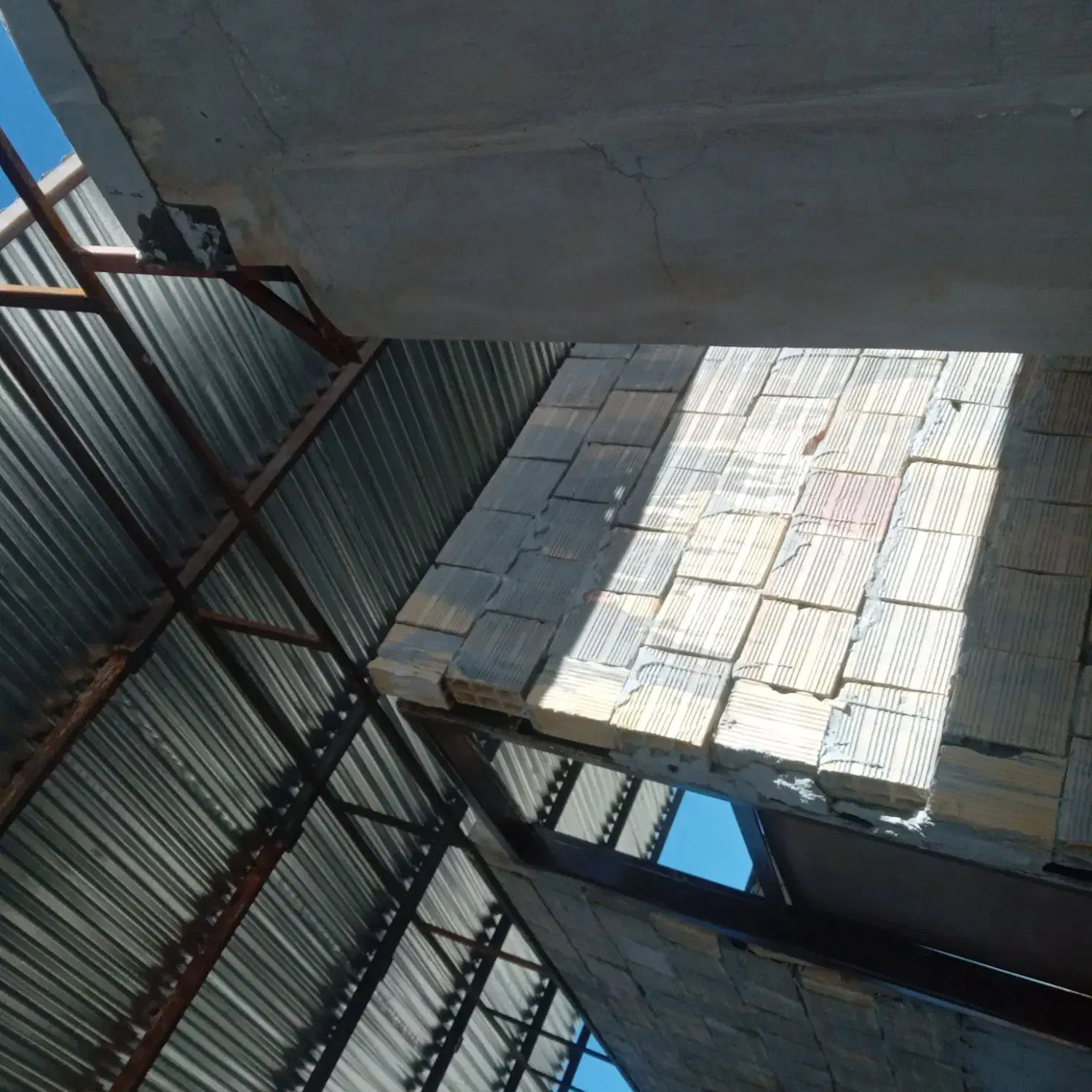 جوشکاری انجام میشود|خدمات پیشه و مهارت|آشخانه, |دیوار