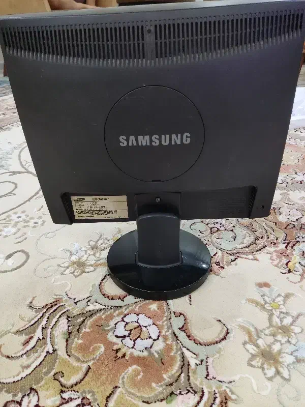 مانیتور کاملا سالم مارک سامسونگ|قطعات و لوازم جانبی رایانه|فولادشهر, B4|دیوار