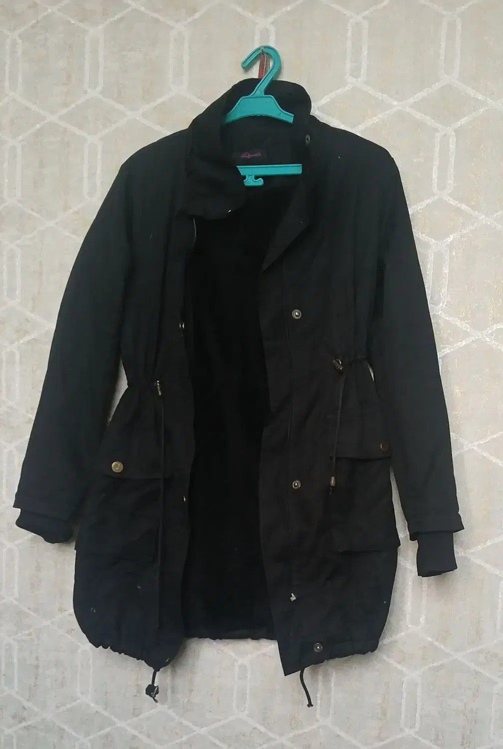 تعدادی پالتو کاپشن وبارونی  در قرچک|لباس|ری, جوانمرد قصاب|دیوار