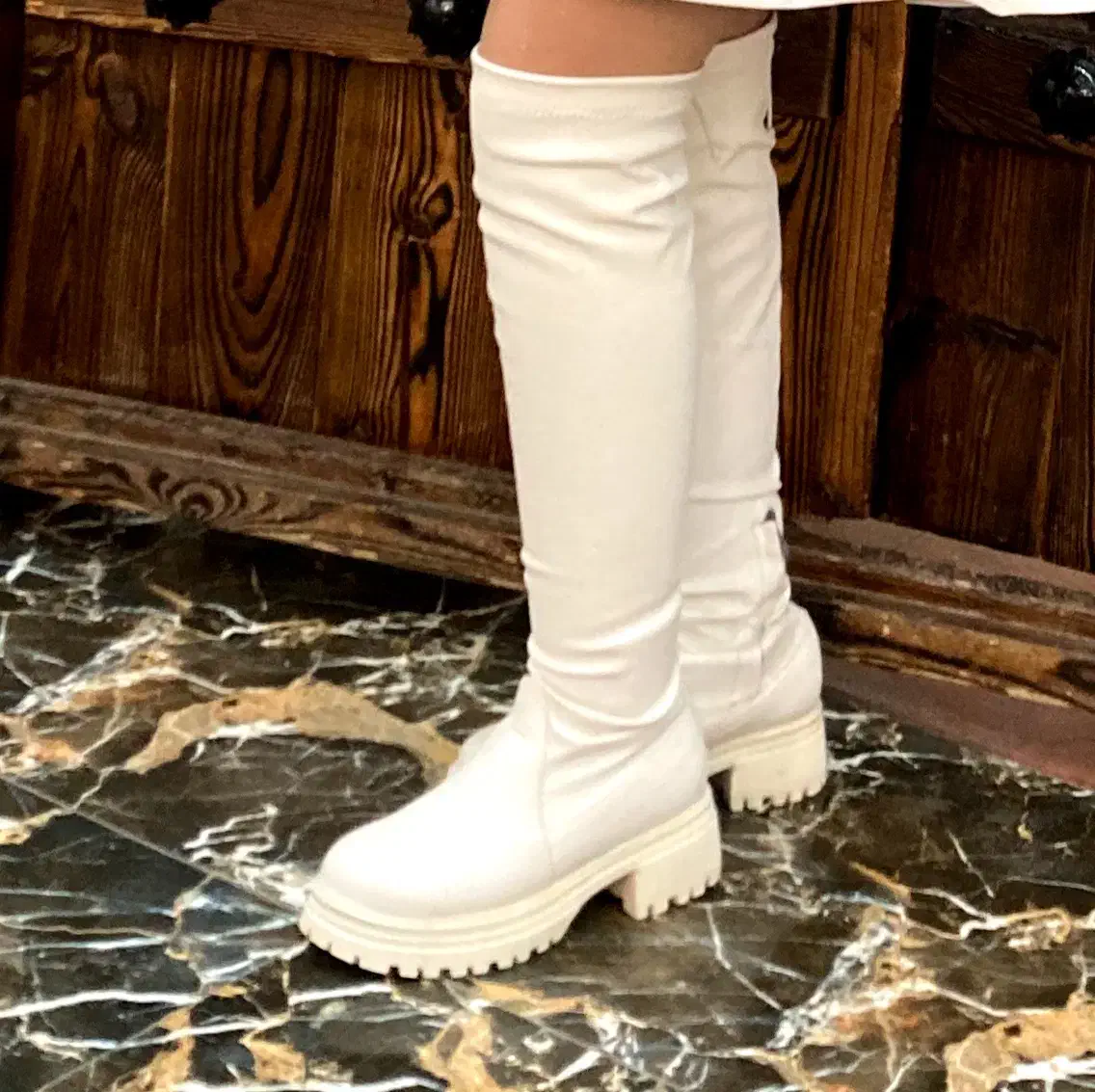 چکمه سفید|کیف، کفش، کمربند|زنجان, |دیوار