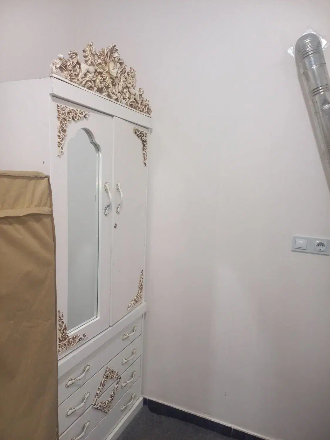 کمد دراور|جاکفشی، کمد، دراور|بروجرد, |دیوار