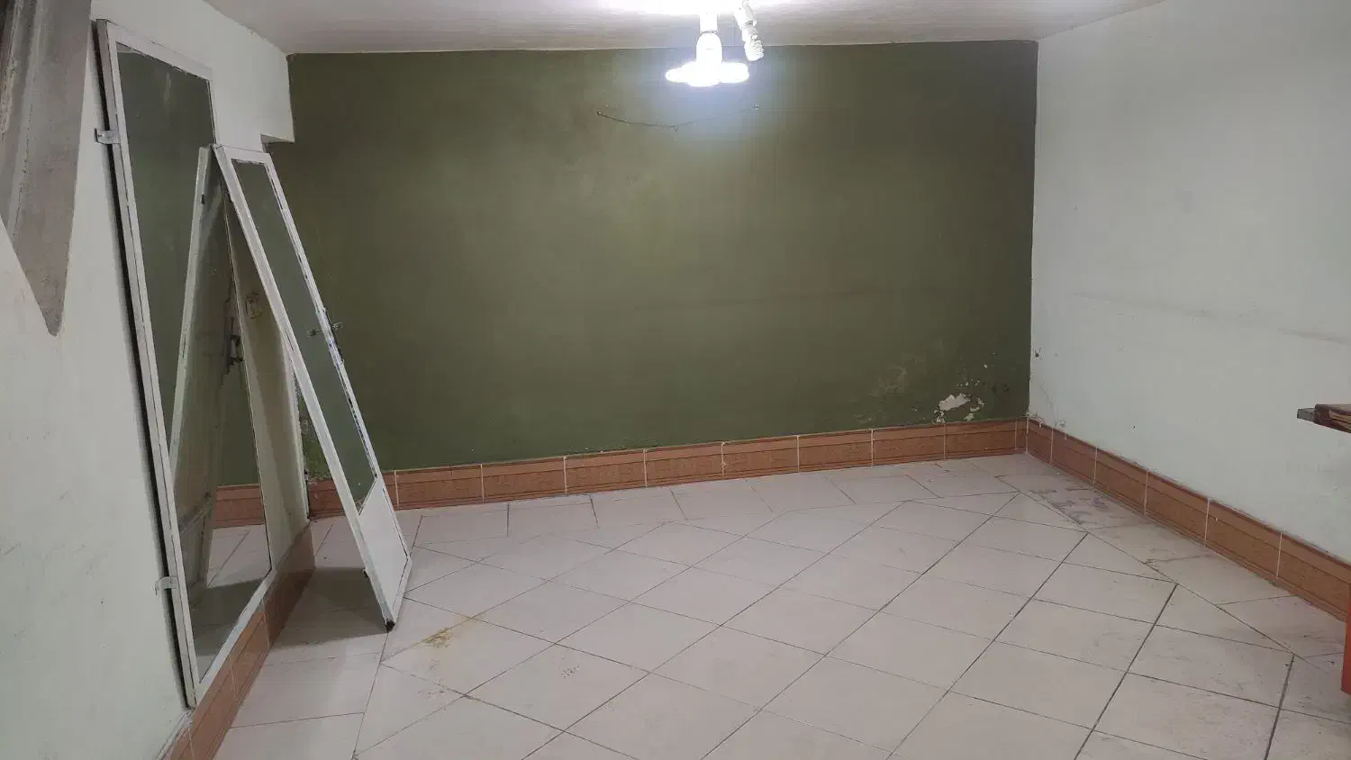 اجازه زیر زمین|اجارهٔ مغازه و غرفه|بم, |دیوار