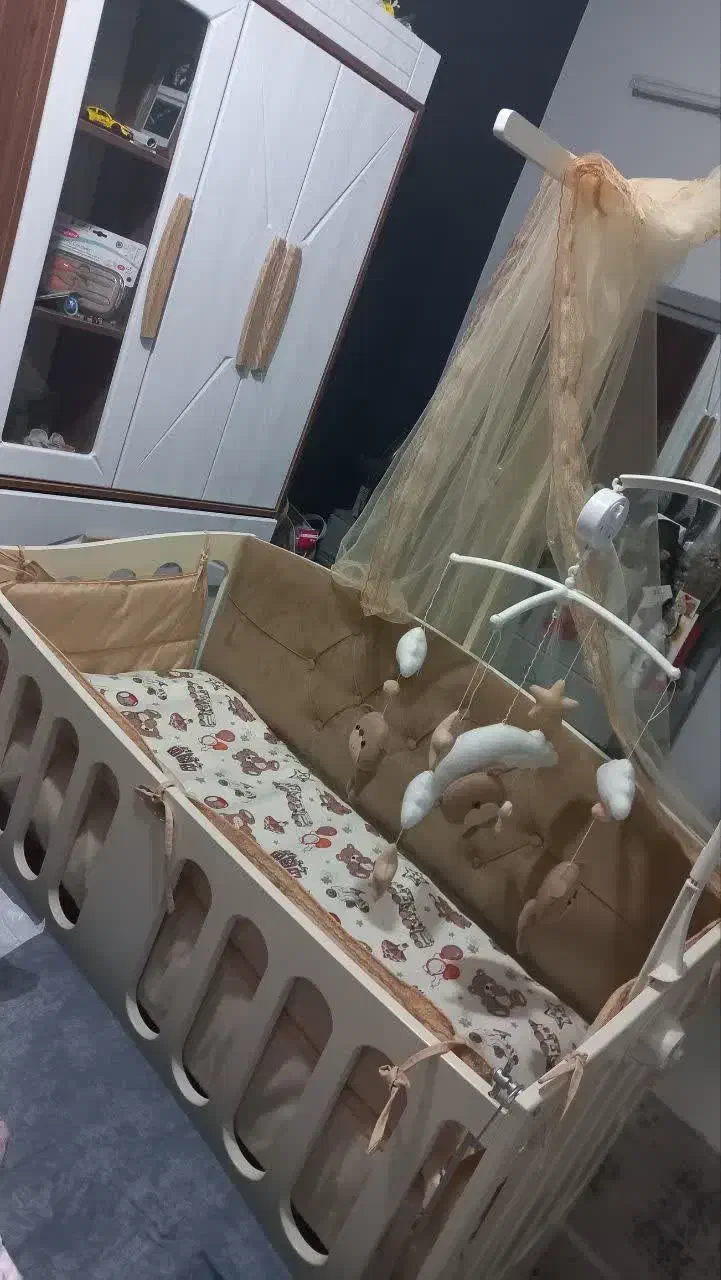 تخت گهواره|تخت و صندلی بچه|قم, پردیسان|دیوار