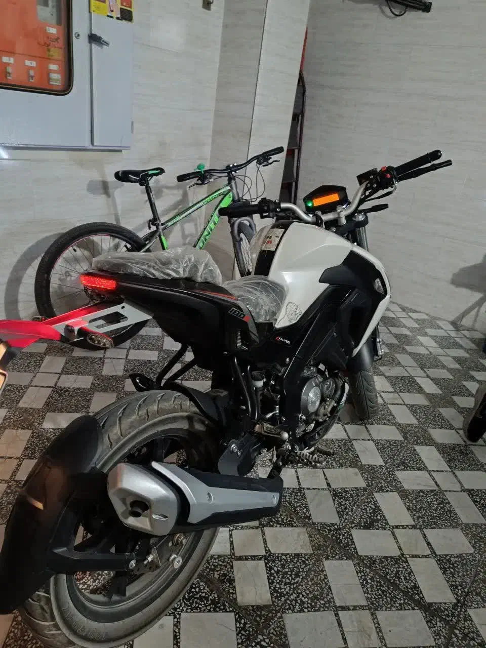 بنلی 180s|موتورسیکلت|اصفهان, محمودیه|دیوار