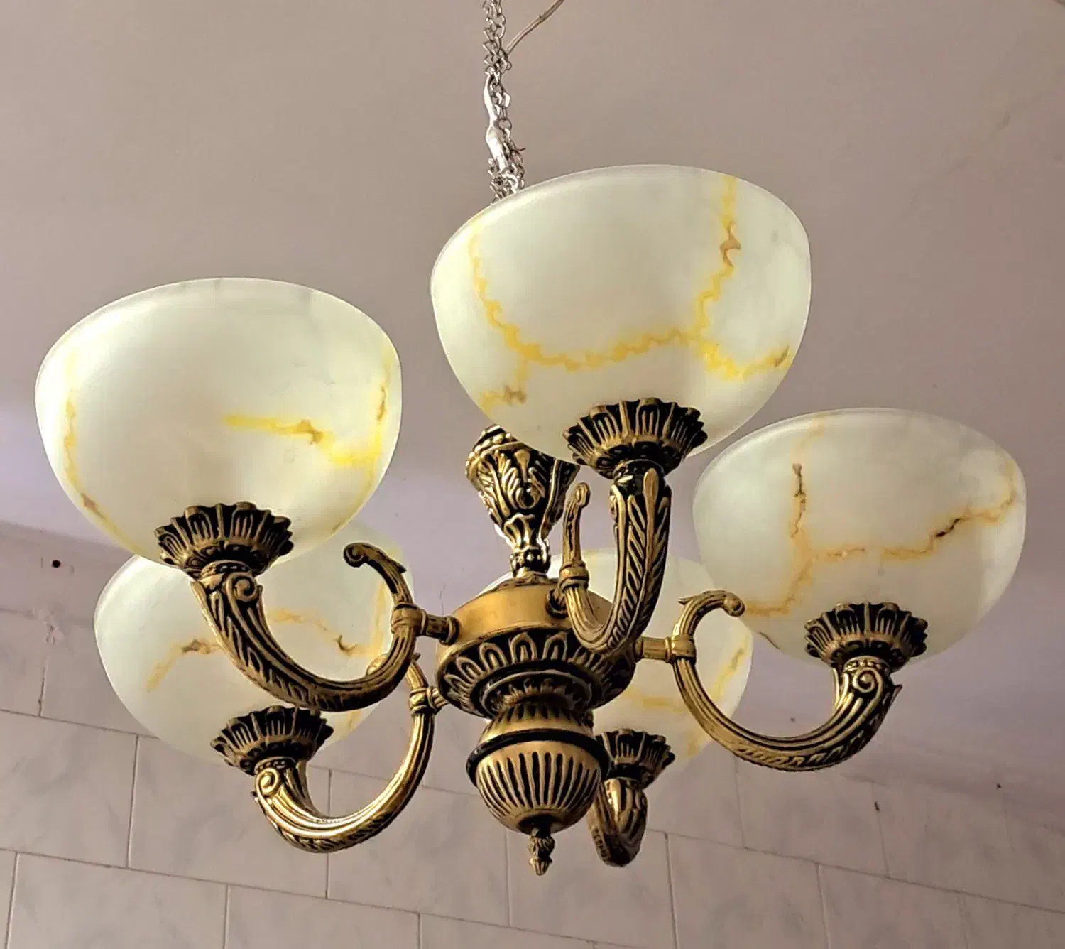 لوستر برنزی|لوستر و چراغ آویز|نیشابور, دارایی|دیوار