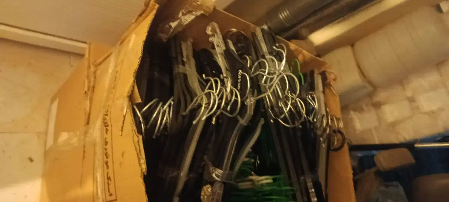 چوب رختی|بندرخت و رخت‌آویز|پرند, فاز ۴|دیوار