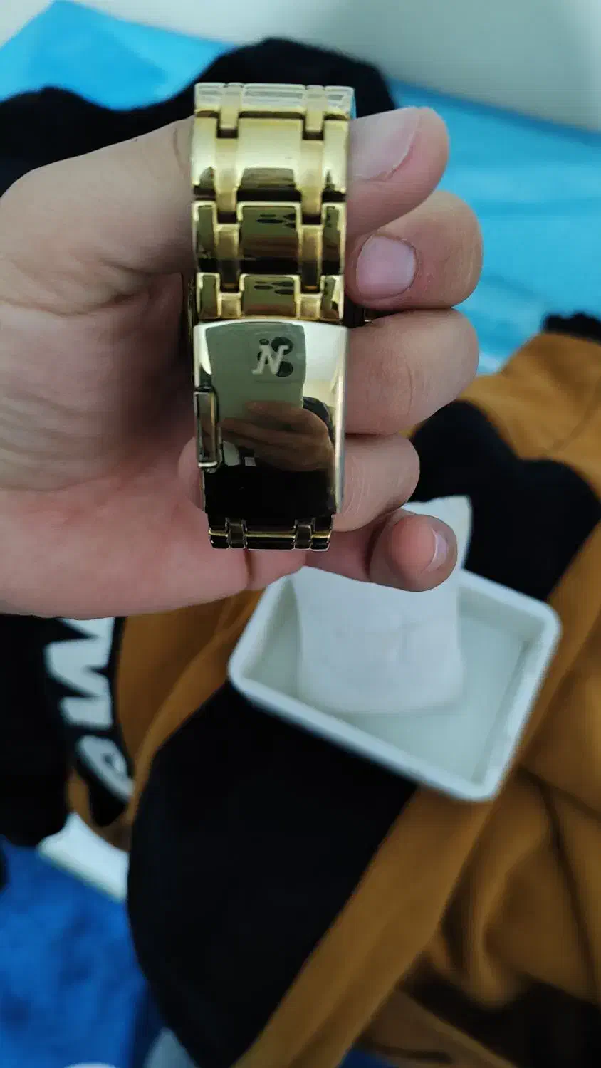 ساعت نواداس|ساعت|شهریار, شهریار|دیوار