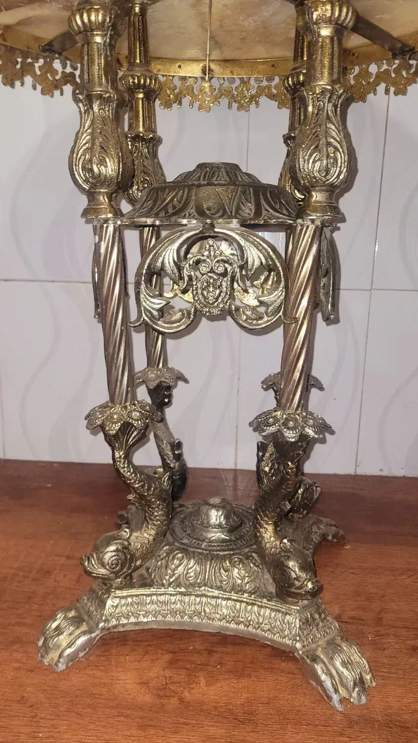 میز برنزی|میز و صندلی غذاخوری|اقبالیه, |دیوار