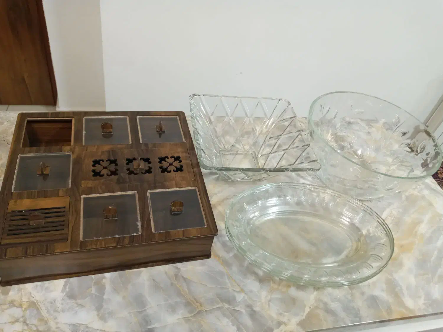 ظروف پذیرایی|ظروف سرو و پذیرایی|رشت, باهنر|دیوار