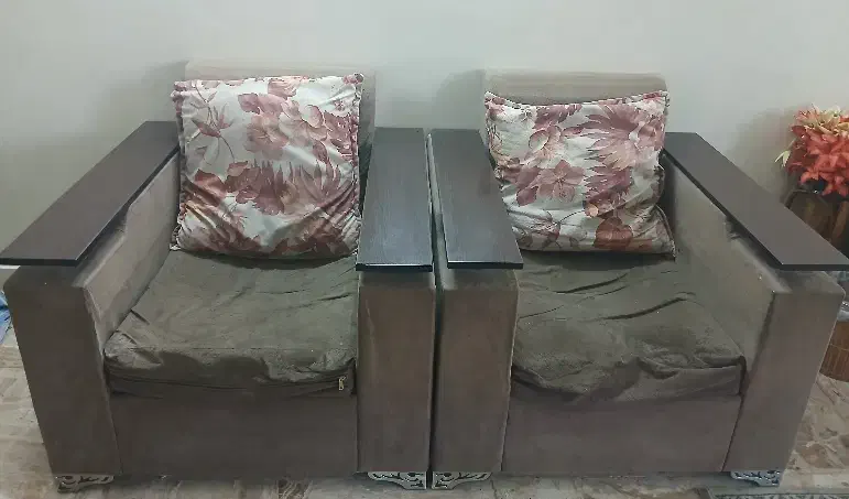 مبل ۶ نفره و میز به همراه ۴ عدد عسلی|مبلمان خانگی و میز عسلی|تهران, امین حضور|دیوار