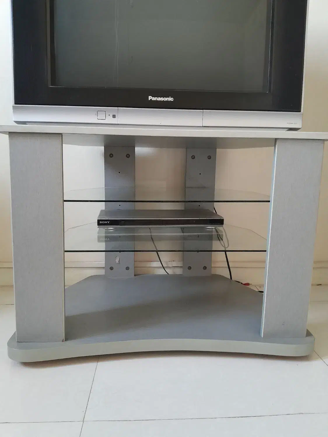 تلویزیون 29 اینچ به همراه میز|تلویزیون و پروژکتور|اهواز, کمپلو جنوبی|دیوار