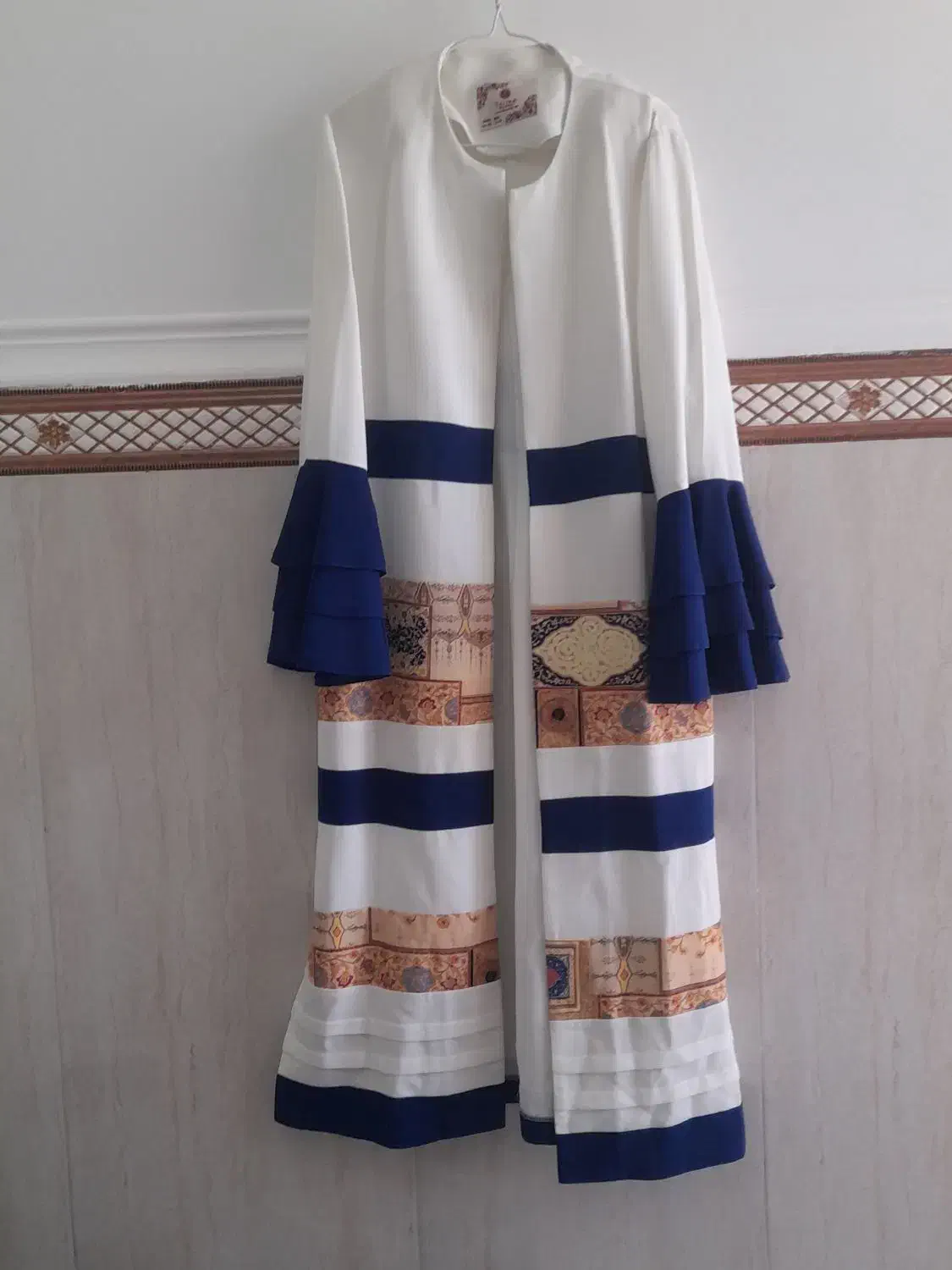 لباس مجلسی|لباس|لالجین, |دیوار