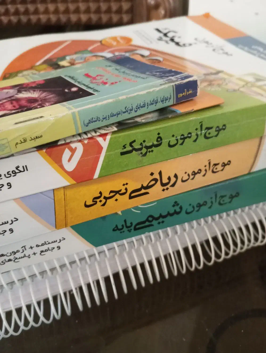 تعدادی کتاب کمکی پیش دانشگاهی|فعالیت داوطلبانه|شیراز, باغشهر قصر سبز|دیوار