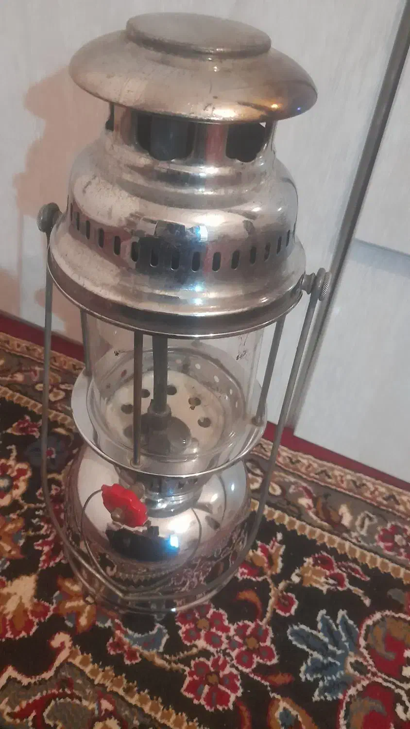 چراغ نفتی زنبوری قدیمی|کلکسیون اشیاء عتیقه|ایلام, |دیوار