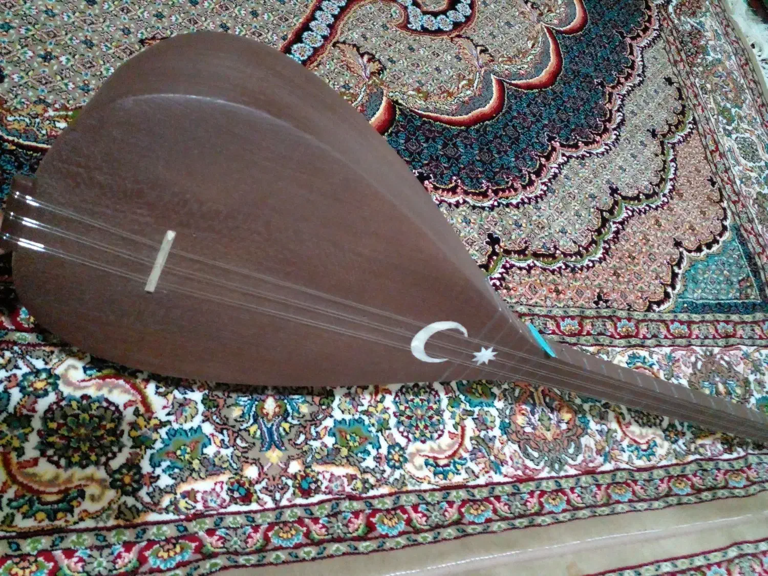 ساز دسته گیتاری|سازهای سنتی|اردبیل, |دیوار