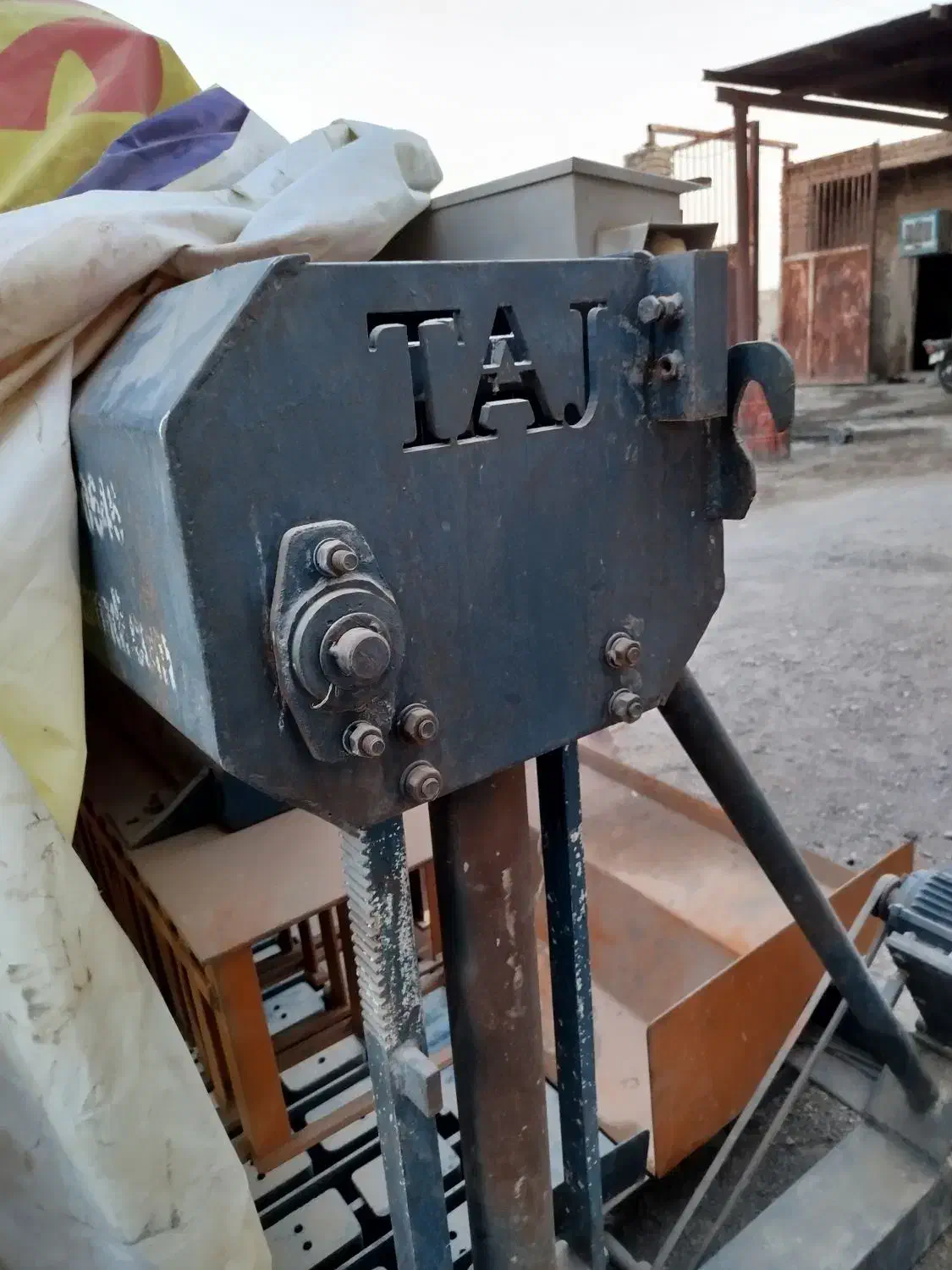 دستگاه بلوک زنی نیمه اتوماتیک|ماشین‌آلات صنعتی|ساوه, |دیوار