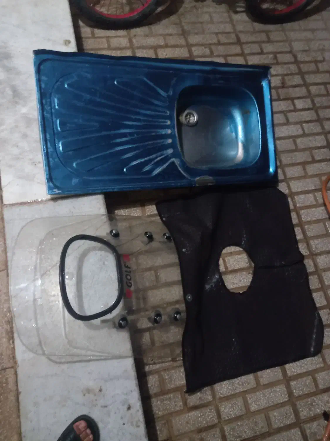 سینک آب سالم سالم و یک عدد تلق موتور|قطعات یدکی و لوازم جانبی|سبزوار, باهنر|دیوار