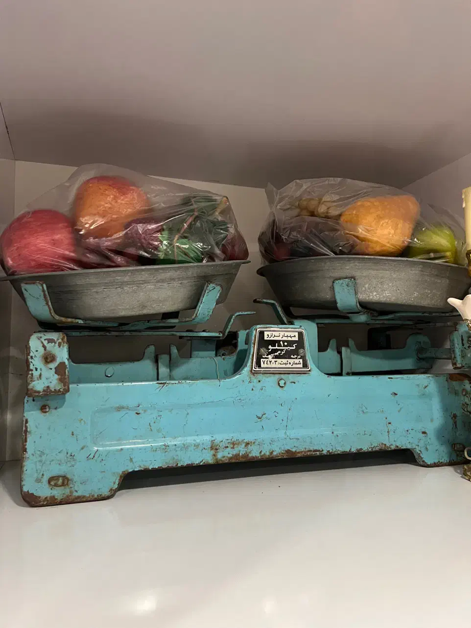 ترازو قدیمی|کلکسیون اشیاء عتیقه|رشت, معلم|دیوار