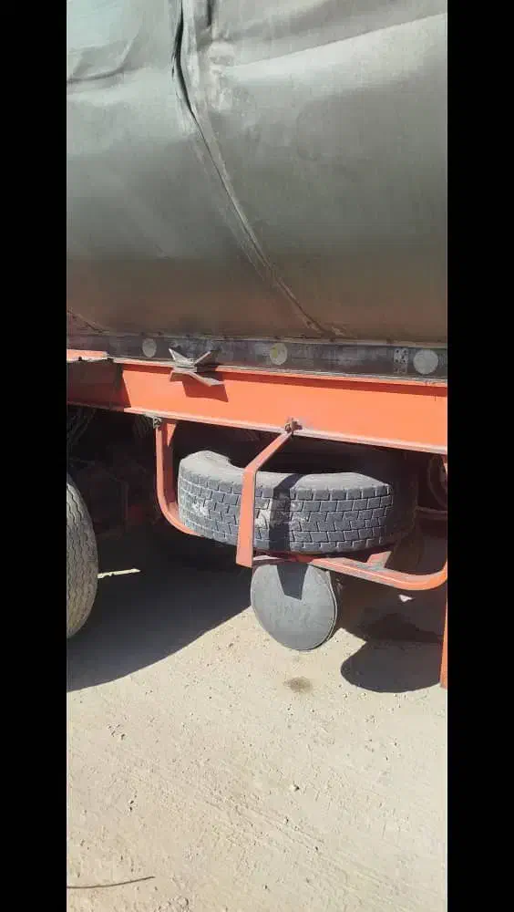 تانکرقیر|خودرو سنگین|برخوار, |دیوار