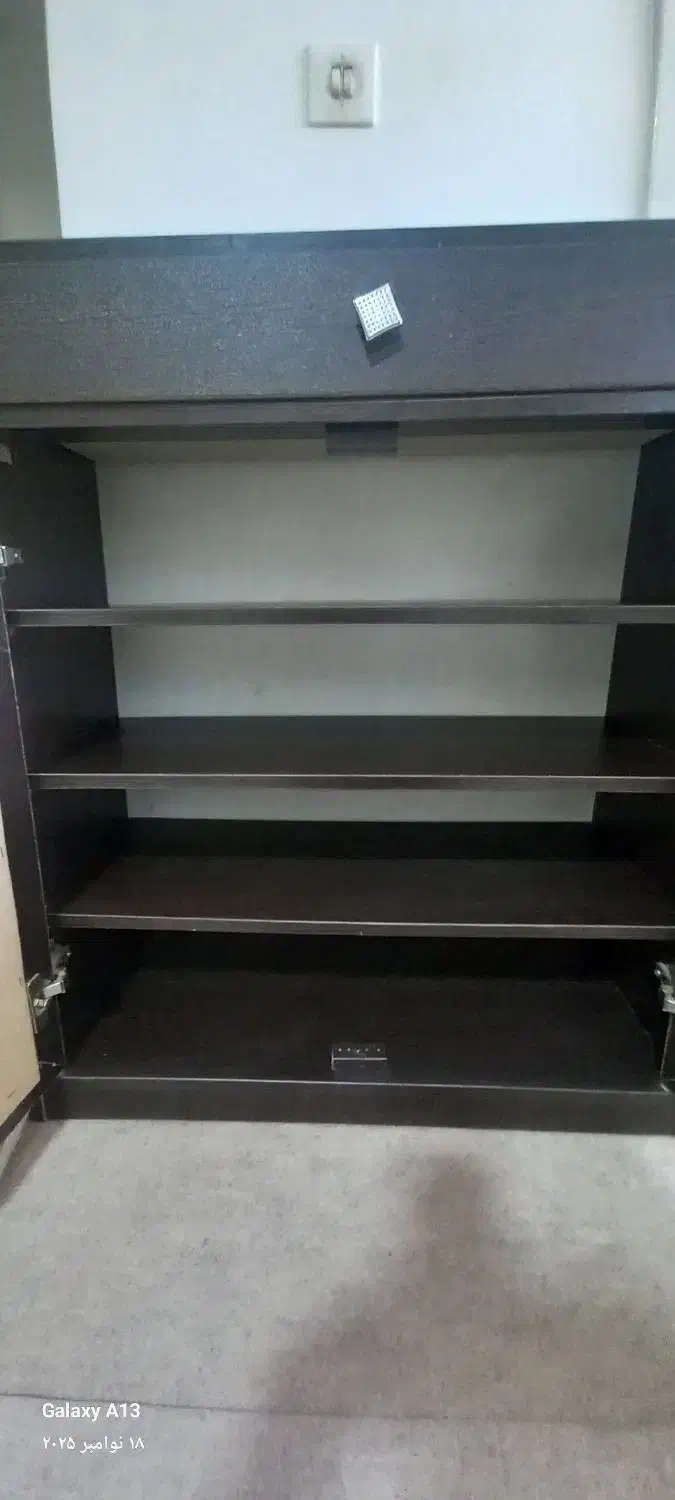 جاکفشی|جاکفشی، کمد، دراور|دوگنبدان, |دیوار