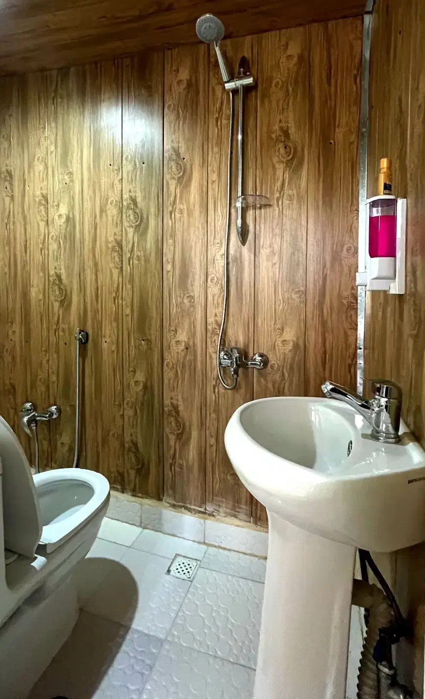 سوئیت/امن و نقلی/مرکز شیراز با وسایل|اجارهٔ خانه و ویلا|شیراز, سیاه سنگ|دیوار