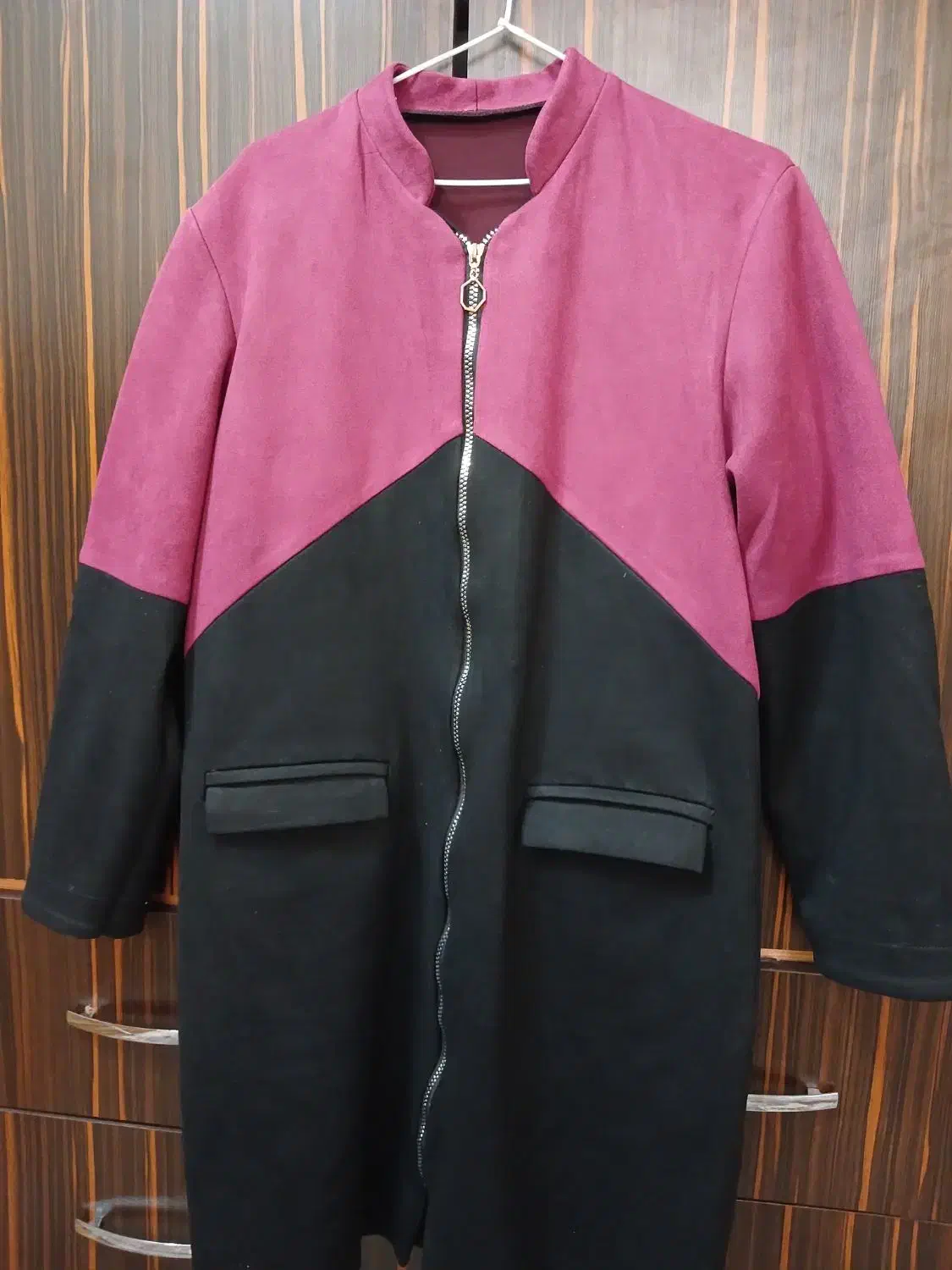 پالتو جنس سوئیت پالتو جنس س|لباس|رشت, نظری|دیوار