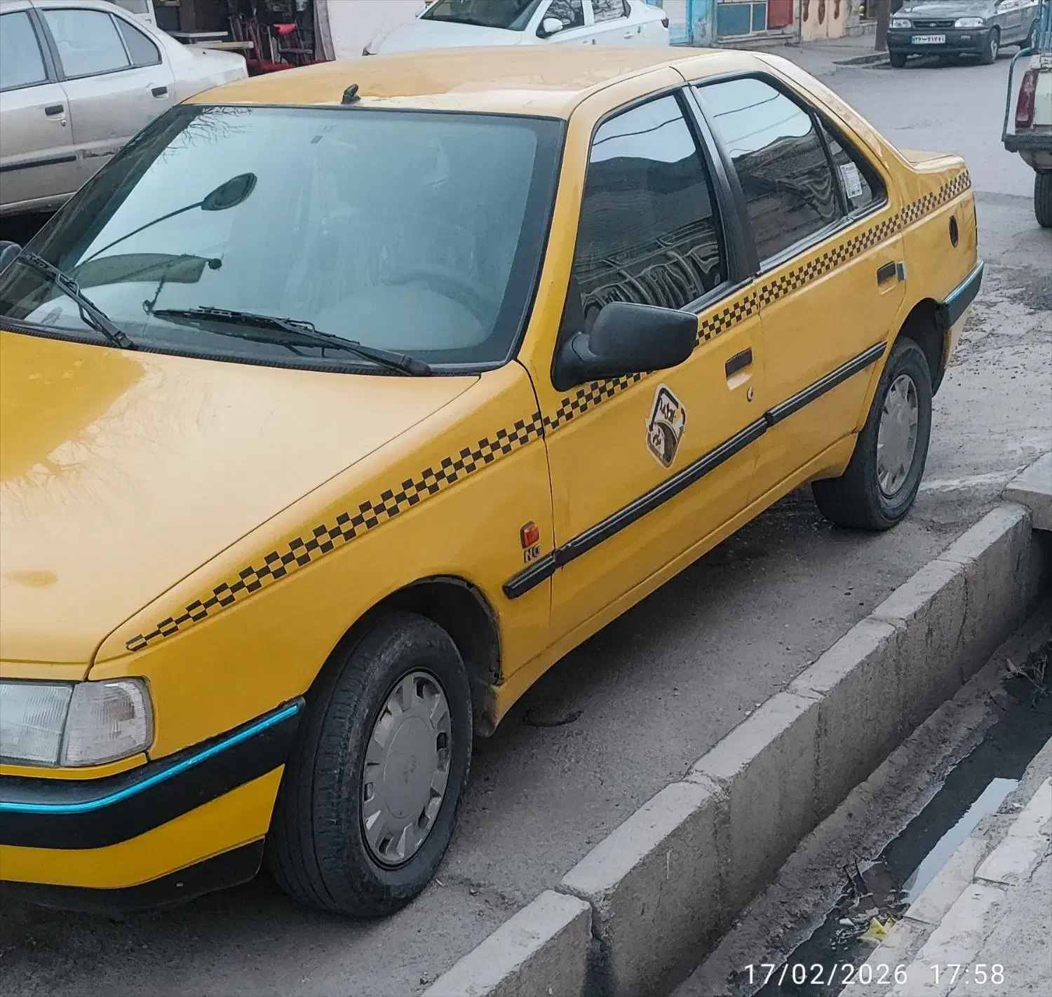 پژو تاکسی|خودرو سواری و وانت|بروجرد, |دیوار