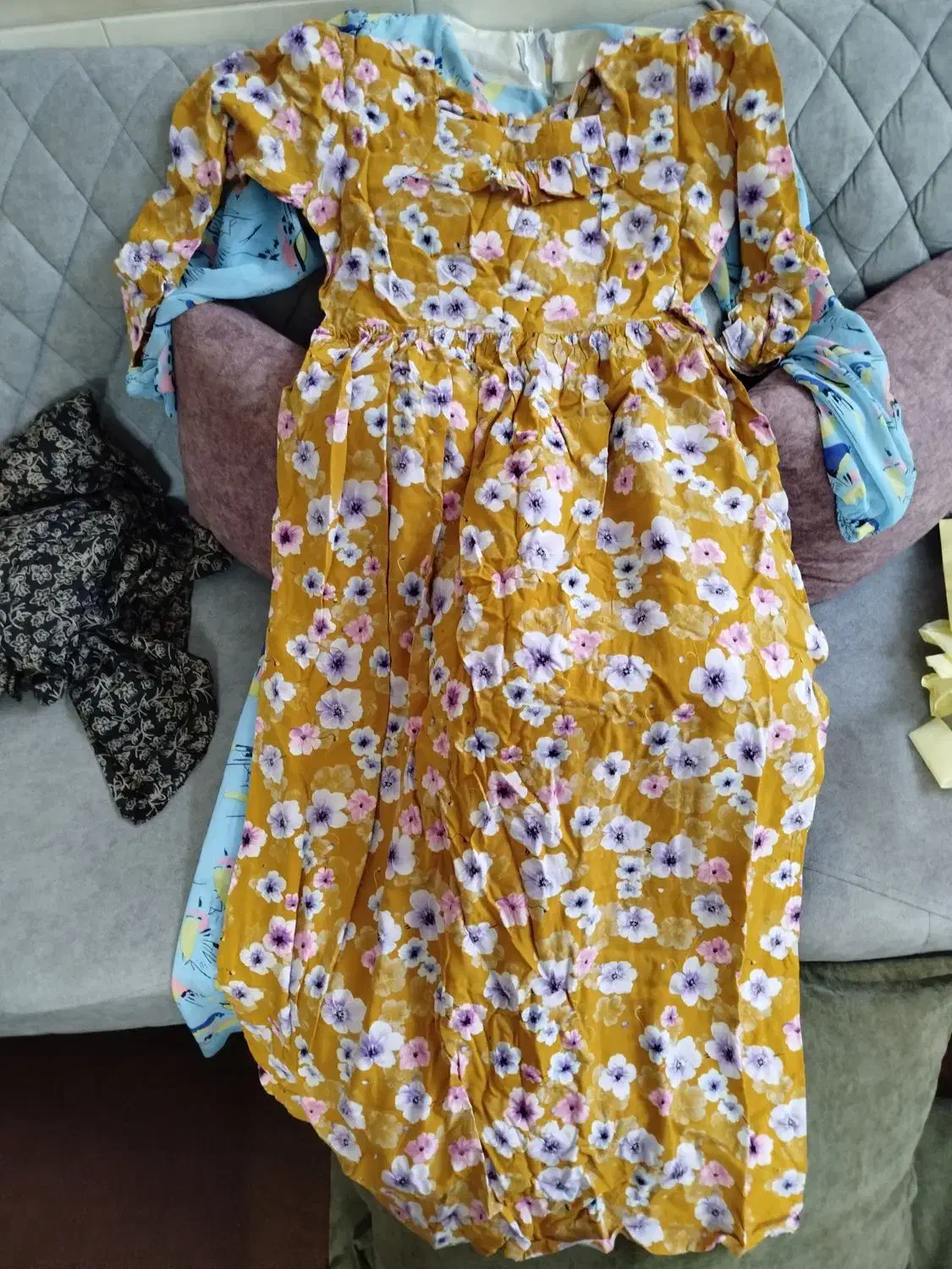 تعدادی لباس محلی|لباس|قم, نیروگاه|دیوار