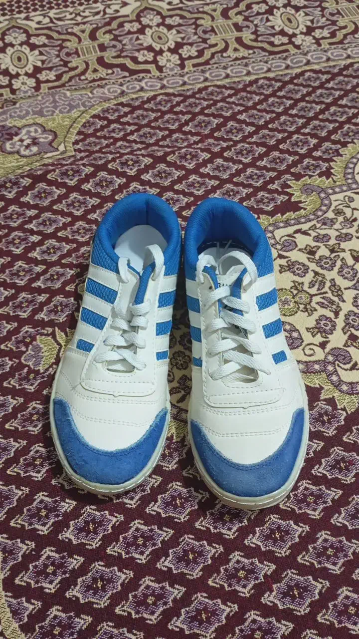 کفش پسرانه|کیف، کفش، کمربند|شوط, |دیوار