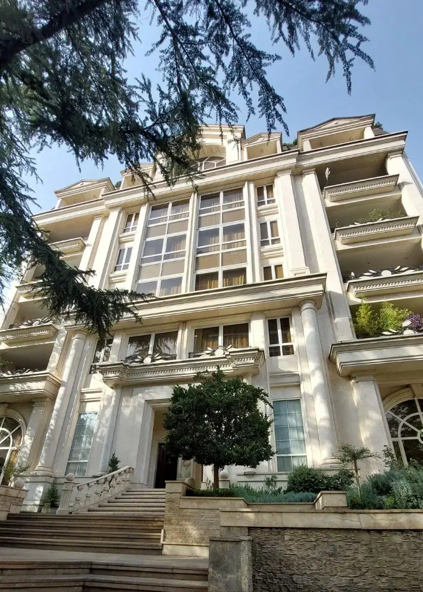 ۴۰۰متر فرمانیه*فول امکانات*کلید نخورده*فایل شخصی