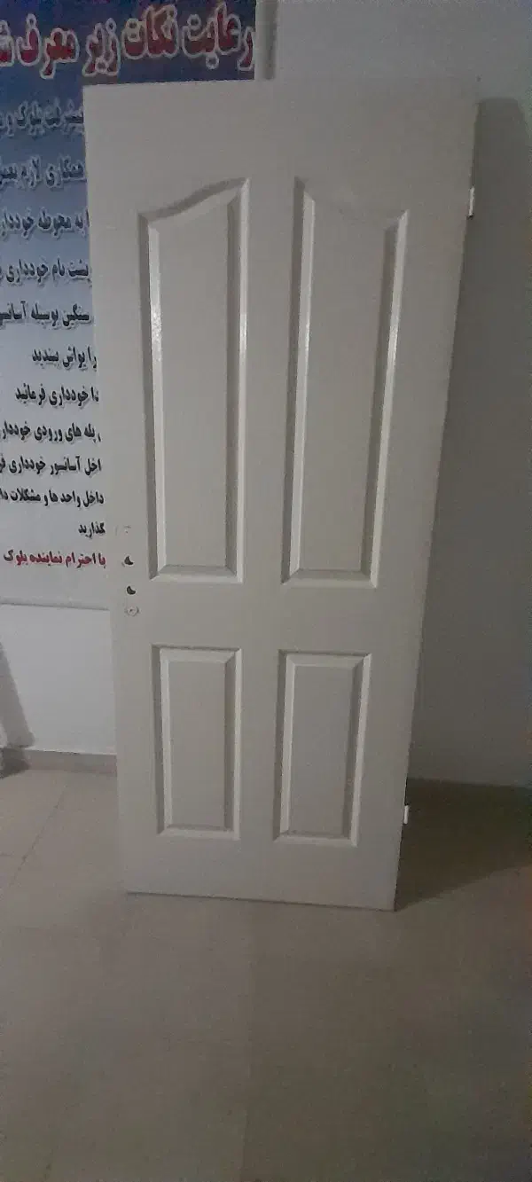 یک در چوبی آپارتمانی سالم|مصالح و تجهیزات ساختمان|سهند, |دیوار