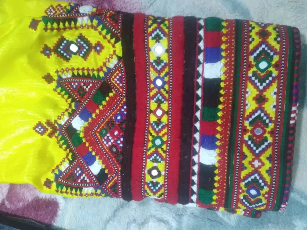 لباس دست دوز|لباس|سراوان, |دیوار