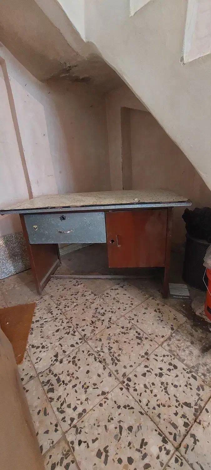 میز فلزی|میز تحریر و کامپیوتر|فولادشهر, مسکن مهر فولادشهر|دیوار