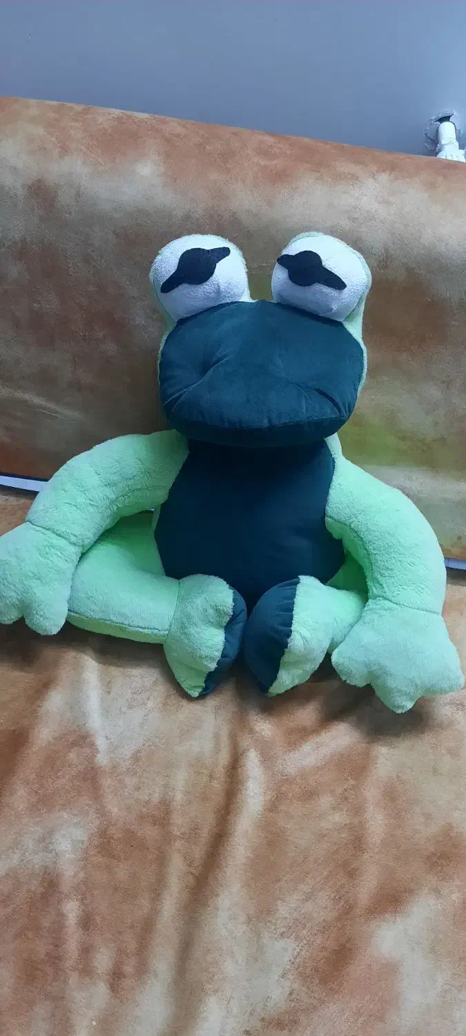 عروسک قورباغه|اسباببازی بچه|برخوار, |دیوار