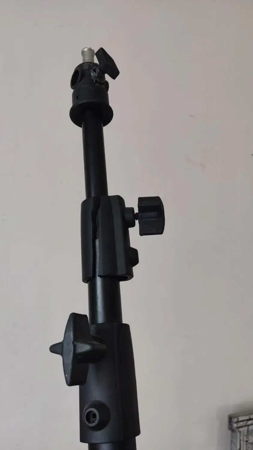 سه پایه نور گوشی و باند (نیاز به تعمیر)|دوربین عکاسی و فیلم‌برداری|تبریز, |دیوار