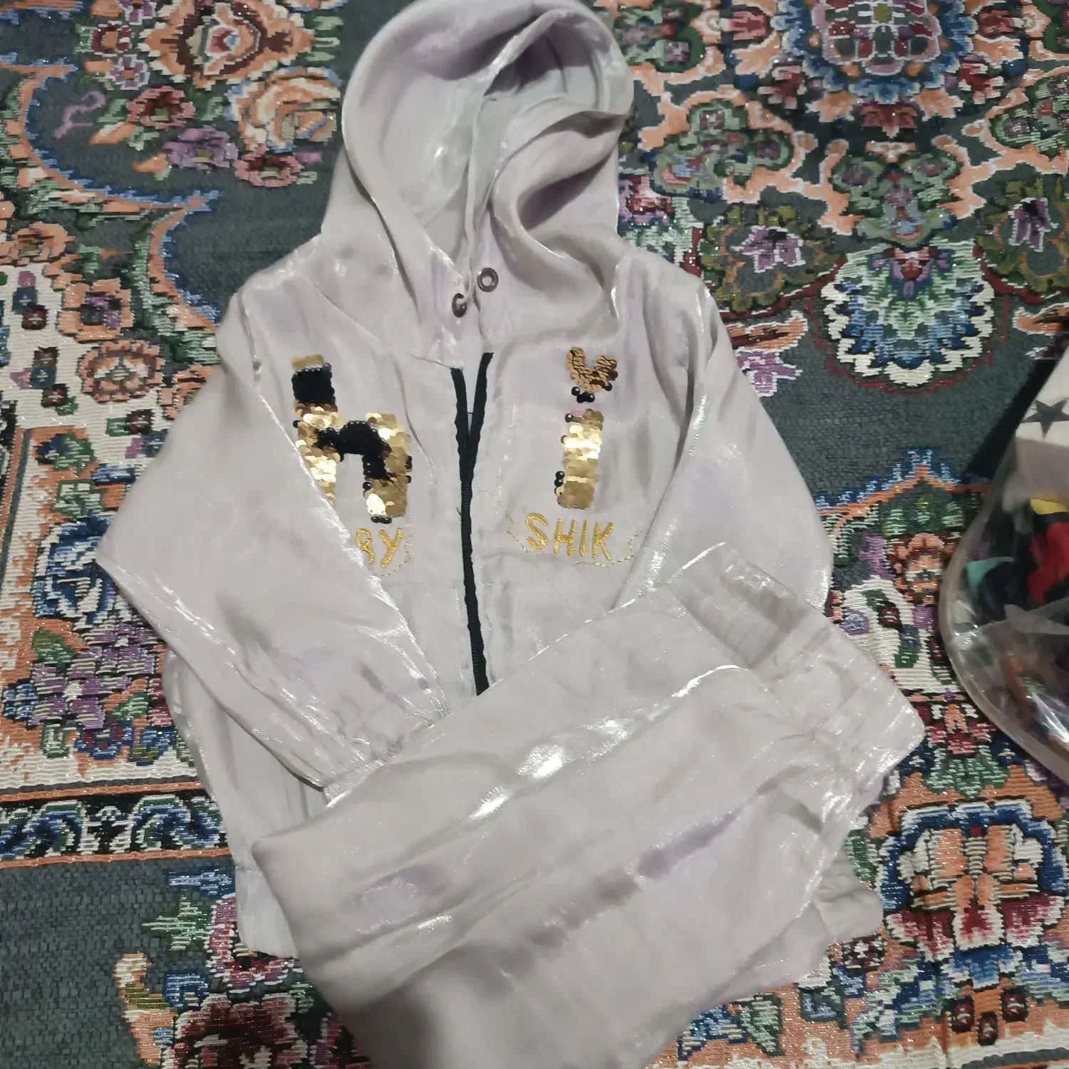 کلاه|لباس|گلبهار, شهر جدید گلبهار|دیوار