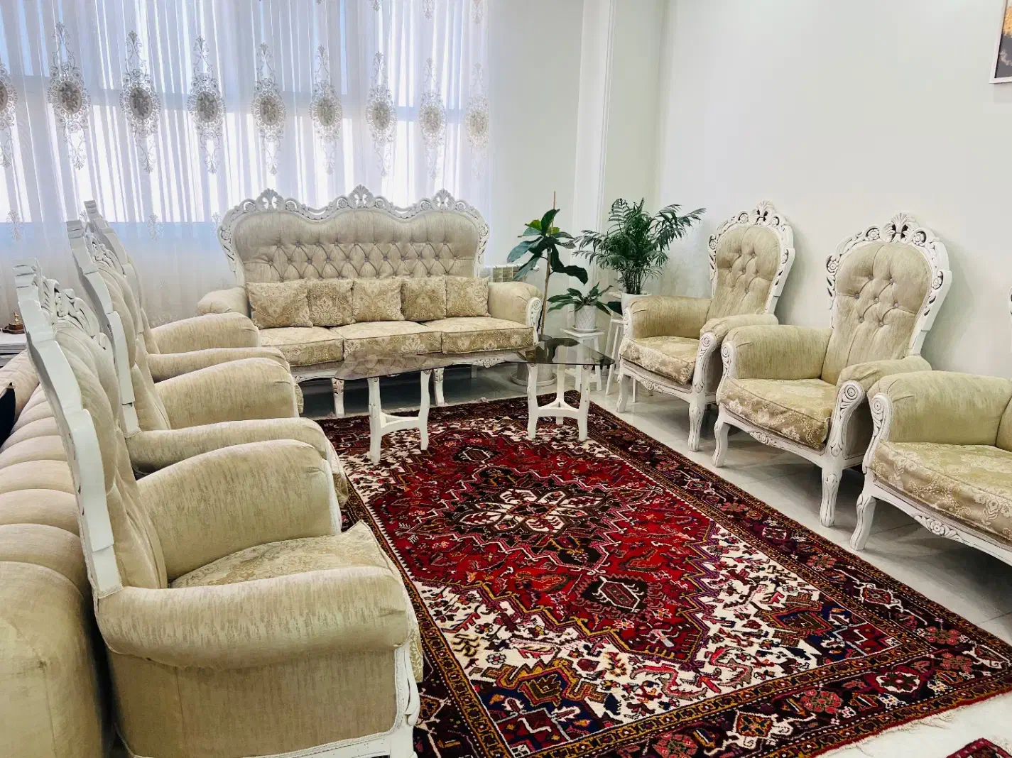 مبل سلطنتی ۹ نفره بسیار تمیز و شیک|مبلمان خانگی و میز عسلی|شهریار, شهرک شاهد|دیوار