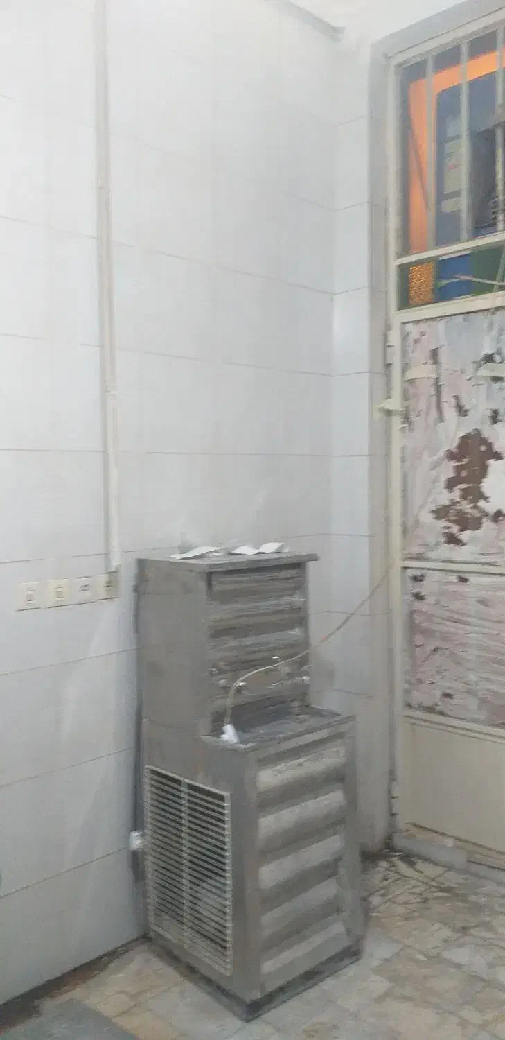 یک باب مغازه ترجیحا انبار|اجارهٔ مغازه و غرفه|یزد, |دیوار