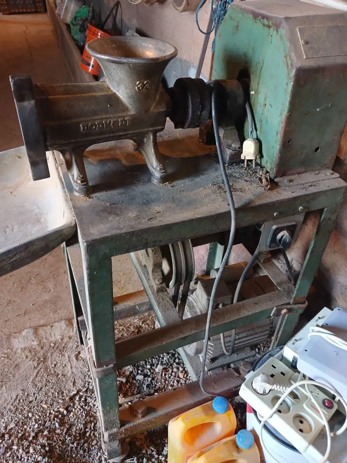 چرخ گوشت صنعتی چکسلواکی 32|کافی‌شاپ و رستوران|سراب, |دیوار