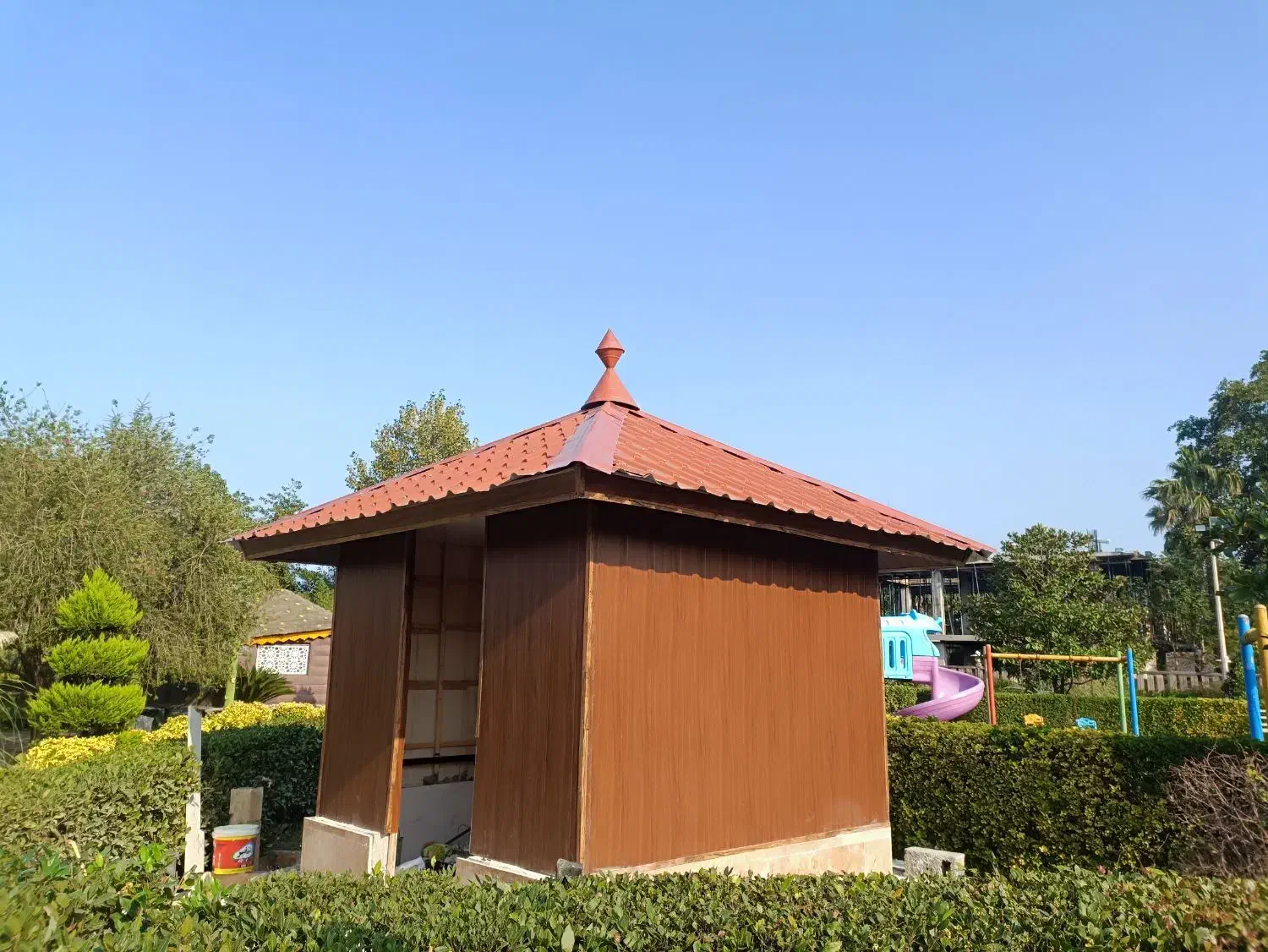 نصب شیروانی و پرسیانا.نمای ساختمان|خدمات پیشه و مهارت|رامسر, |دیوار