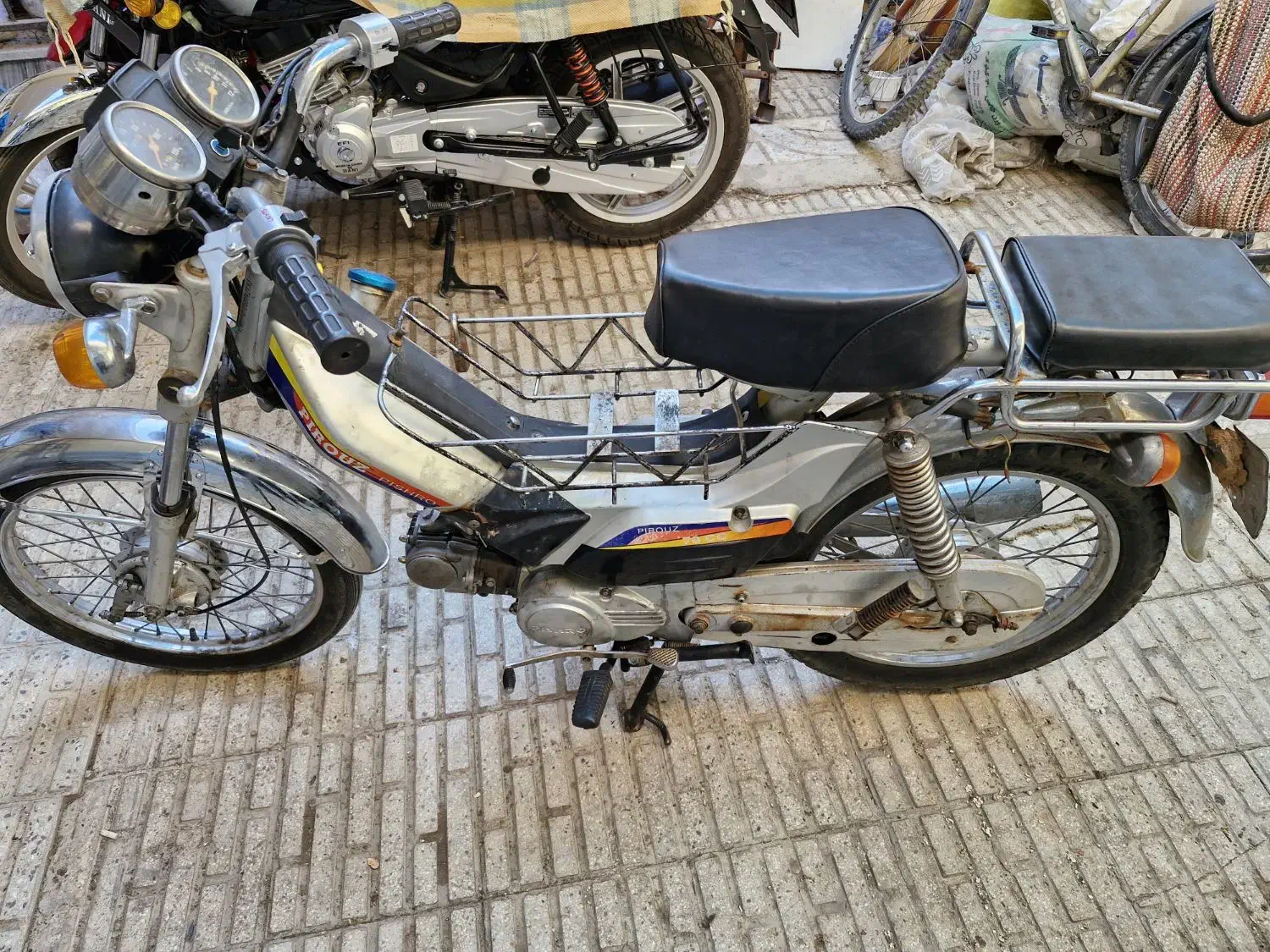 موتور سیکلت پیشرو ۷۰|موتورسیکلت|اصفهان, پوریای ولی|دیوار