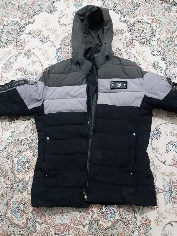 کاپشن|لباس|رباط‌کریم, مسکن مهر آبشناسان|دیوار