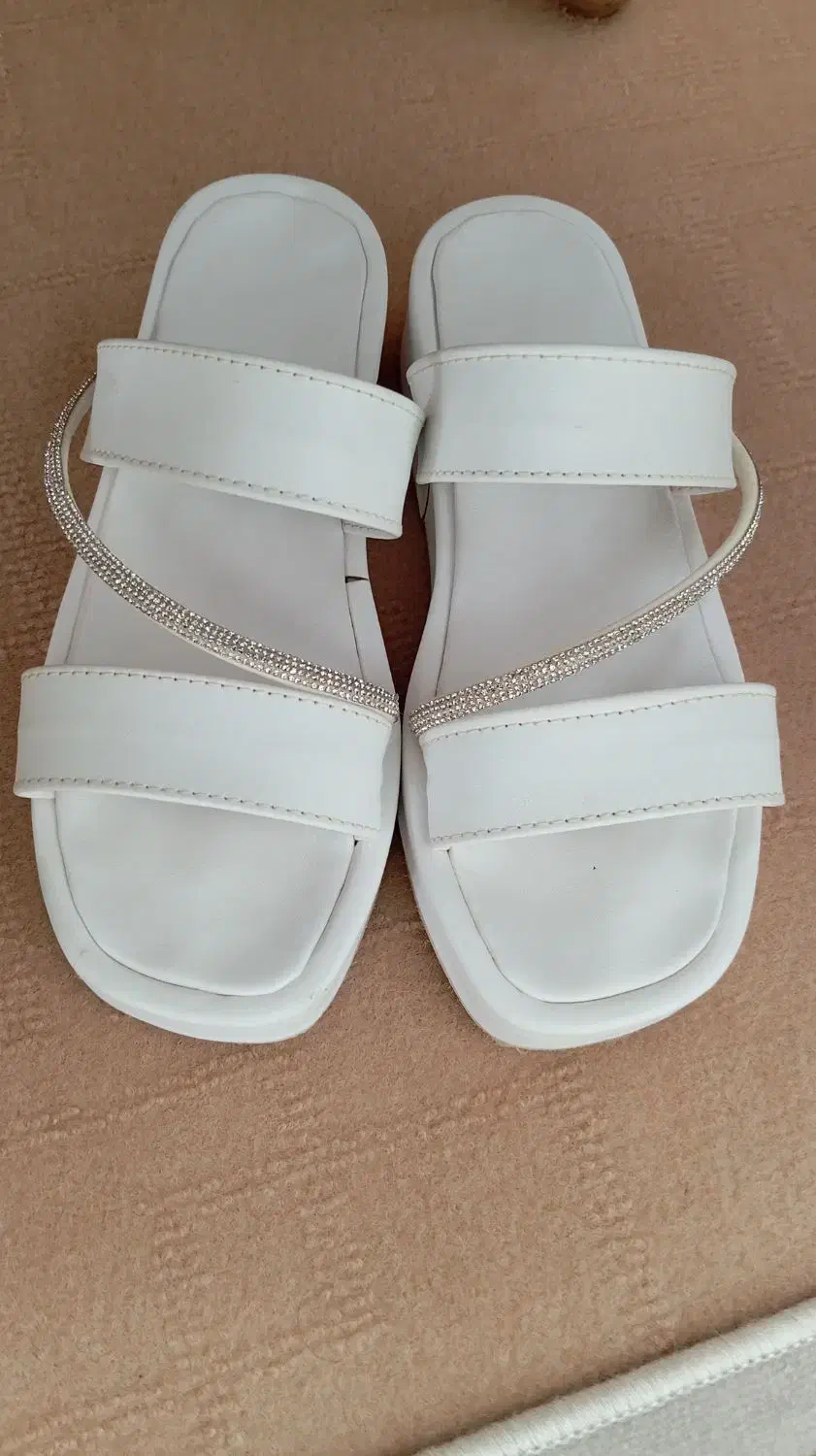 لباس و صندل مجلسی|لباس|قیدار, |دیوار