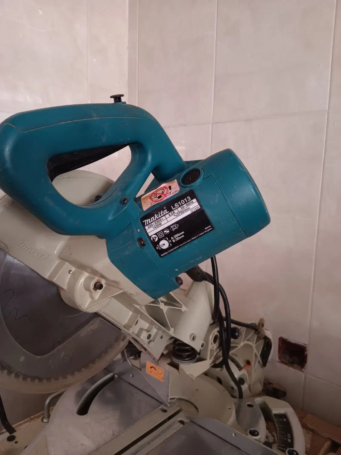 فارسی بر ماکیتا اصلی|ابزارآلات|آبیک, |دیوار