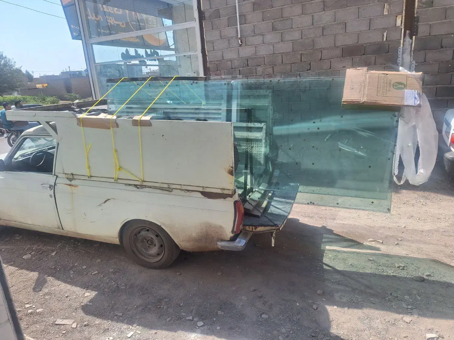 شیشه سکوریت،شیشه بالکنی تاشو،کرکره برقی،درب اتومات|خدمات پیشه و مهارت|نیشابور, بنیاد شهید|دیوار